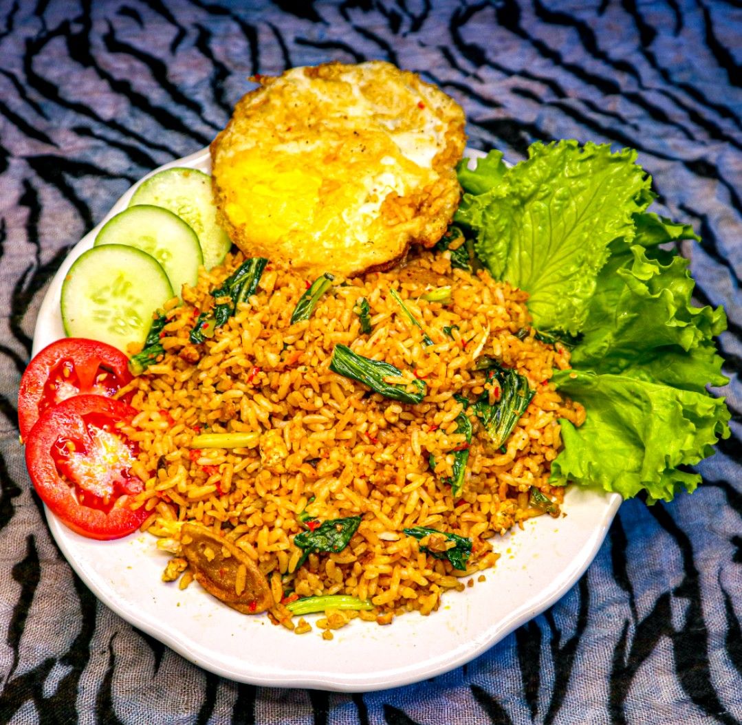 Nasi Goreng Mas Ade: Rasa Tradisional yang Menggoda di Jantung Cilacap